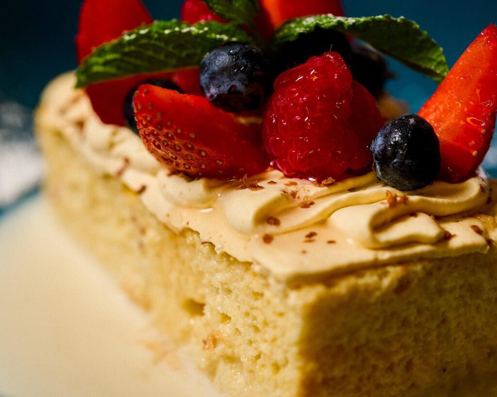 Tres leches de lúcuma